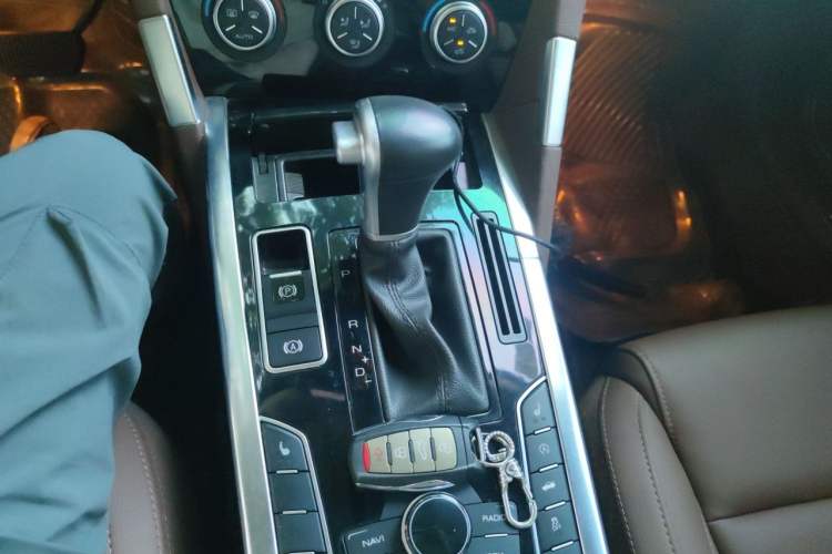 Used Haval H7 2016 Blue-Label H7 2.0T Automatic Luxury Model Gear Lever