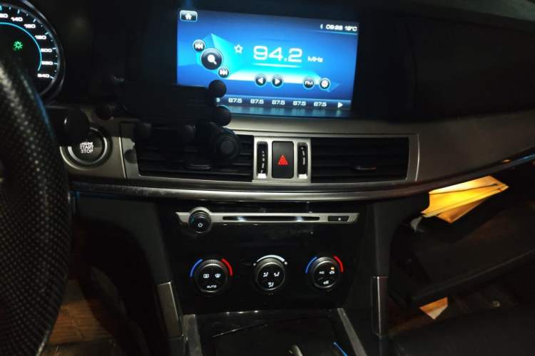 Used Haval H7 2016 Blue-Label H7 2.0T Automatic Luxury Model Audio And AC Panel