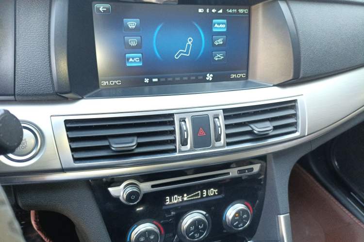 Used Haval H7 2016 Blue-Label H7 2.0T Automatic Elite Model Audio And AC Panel