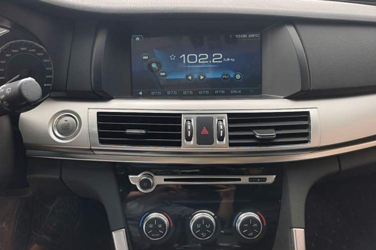 Used Haval H7 2016 Blue-Label H7 2.0T Automatic Elite Model Audio And AC Panel