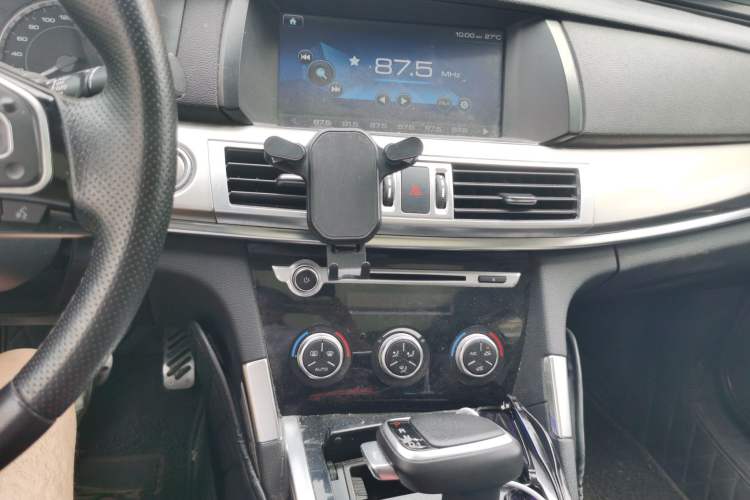 Used Haval H7 2016 Blue-Label H7 2.0T Automatic Luxury Model Audio And AC Panel