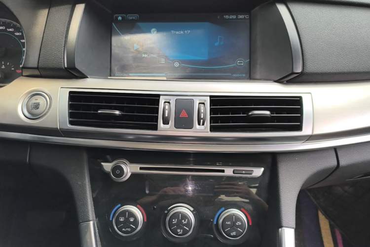 Used Haval H7 2016 Blue-Label H7 2.0T Automatic Elite Model Audio And AC Panel