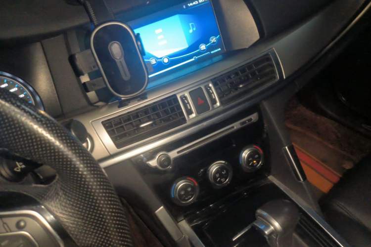 Used Haval H7 2016 Blue-Label H7 2.0T Automatic Luxury Model Audio And AC Panel