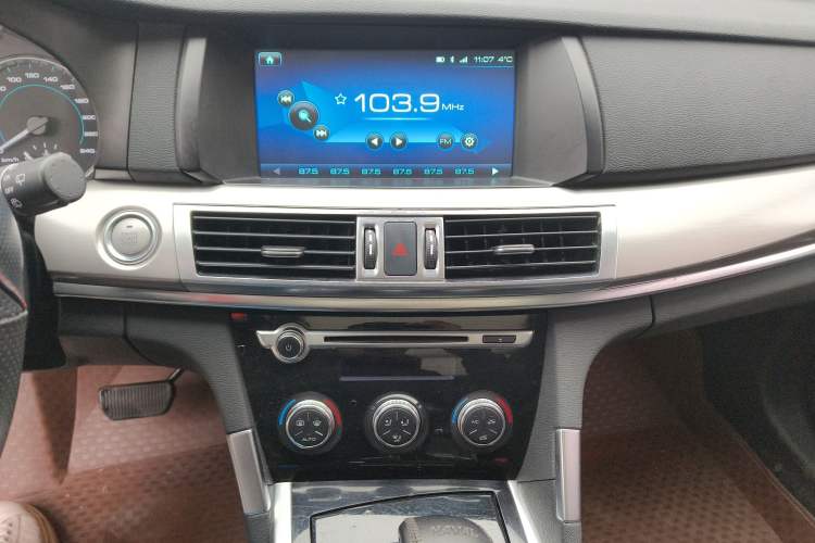 Used Haval H7 2016 Blue-Label H7 2.0T Automatic Luxury Model Audio And AC Panel