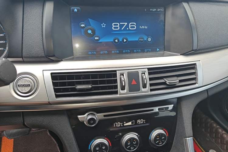Used Haval H7 2016 Blue-Label H7 2.0T Automatic Elite Model Audio And AC Panel