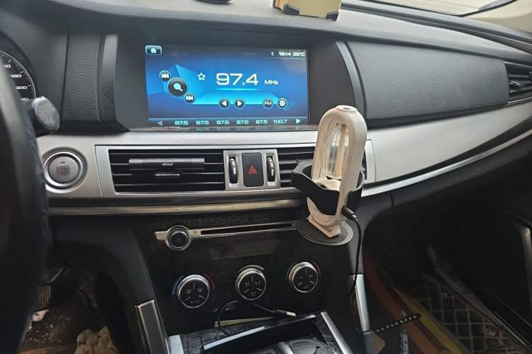 Used Haval H7 2016 Blue-Label H7 2.0T Automatic Elite Model Audio And AC Panel