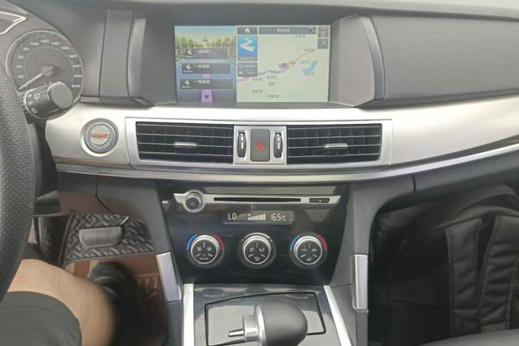 Used Haval H7 2016 Blue-Label H7 2.0T Automatic Luxury Model Audio And AC Panel