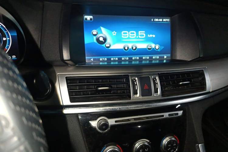 Used Haval H7 2016 Blue-Label H7 2.0T Automatic Luxury Model Audio And AC Panel