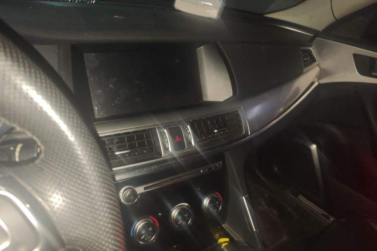Used Haval H7 2016 Blue-Label H7 2.0T Automatic Luxury Model Audio And AC Panel
