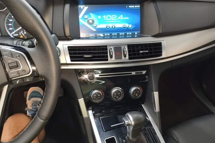 Used Haval H7 2016 Blue-Label H7 2.0T Automatic Luxury Model Audio And AC Panel