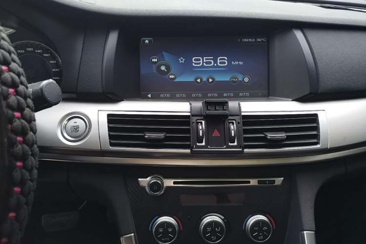 Used Haval H7 2016 Blue-Label H7 2.0T Automatic Elite Model Audio And AC Panel