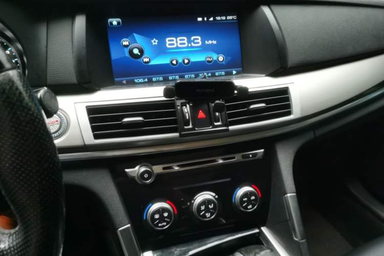 Used Haval H7 2016 Blue-Label H7 2.0T Automatic Elite Model Audio And AC Panel