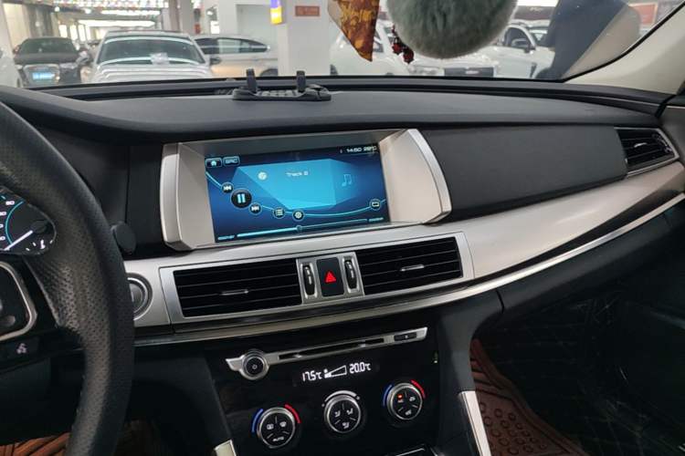 Used Haval H7 2016 Blue-Label H7 2.0T Automatic Luxury Model Audio And AC Panel