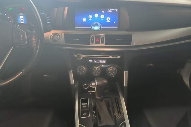 Used Haval H7 2016 Blue-Label H7 2.0T Automatic Luxury Model Audio And AC Panel
