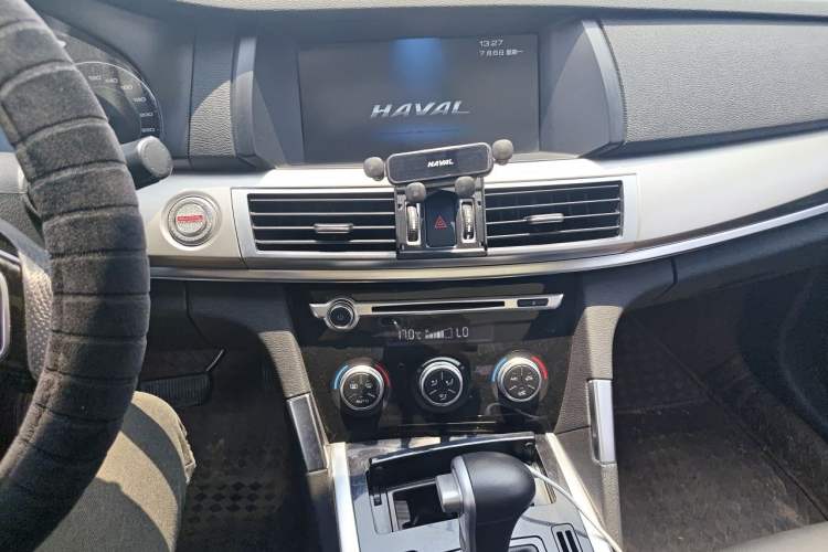 Used Haval H7 2016 Blue-Label H7 2.0T Automatic Elite Model Audio And AC Panel