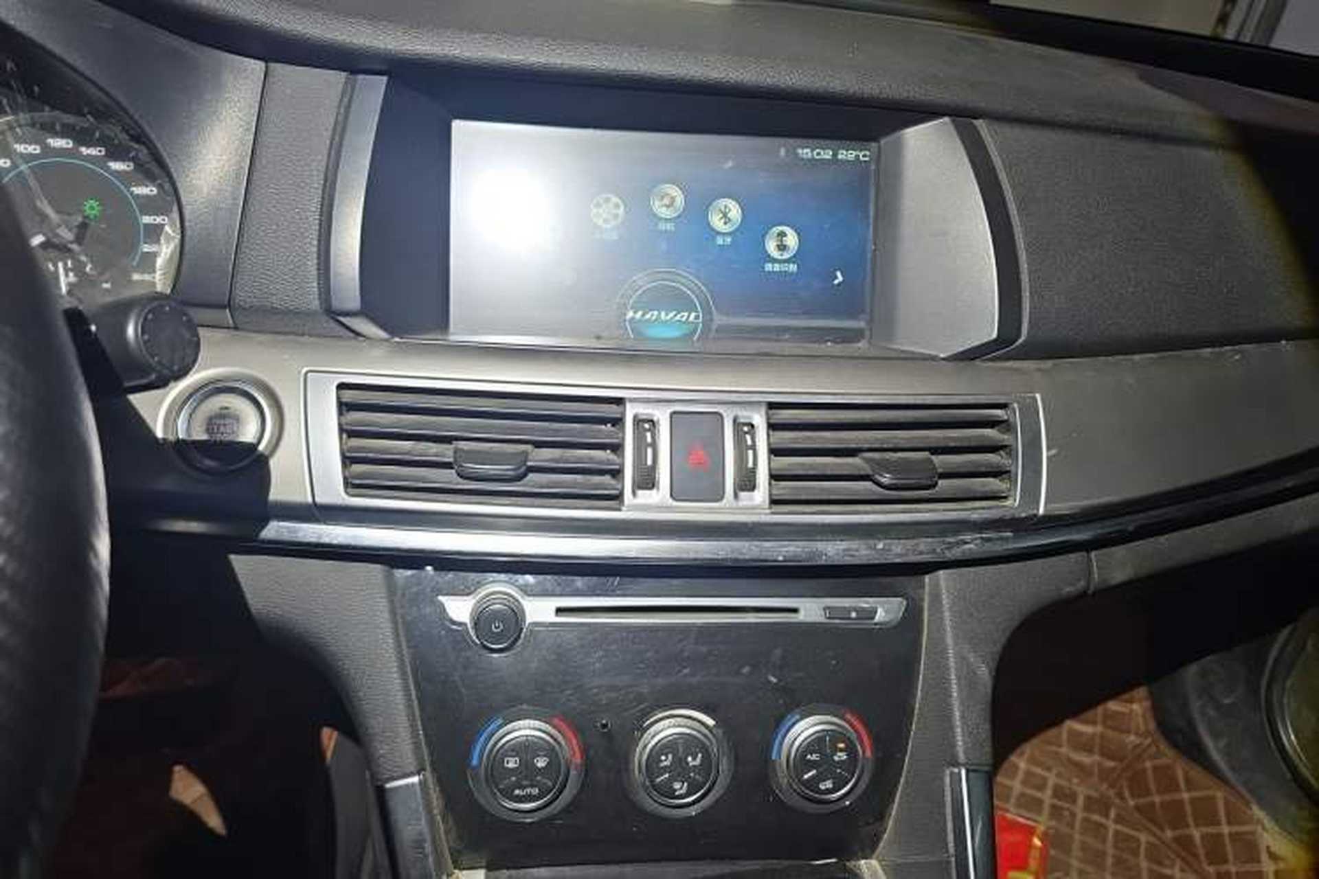 Used Haval H7 2016 Blue-Label H7 2.0T Automatic Luxury Model Audio And AC Panel