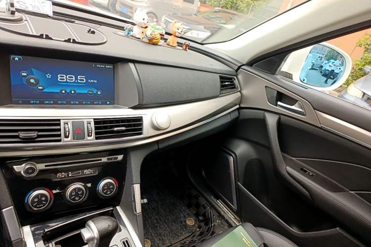 Used Haval H7 2016 Blue-Label H7 2.0T Automatic Elite Model Audio And AC Panel