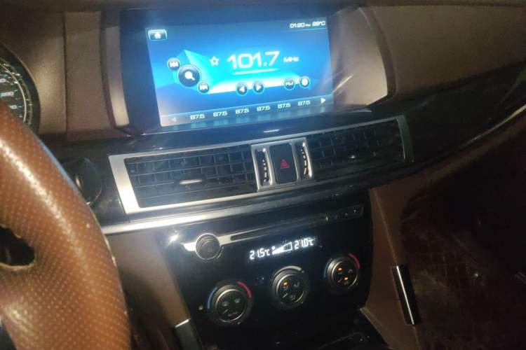 Used Haval H7 2016 Blue-Label H7 2.0T Automatic Luxury Model Audio And AC Panel