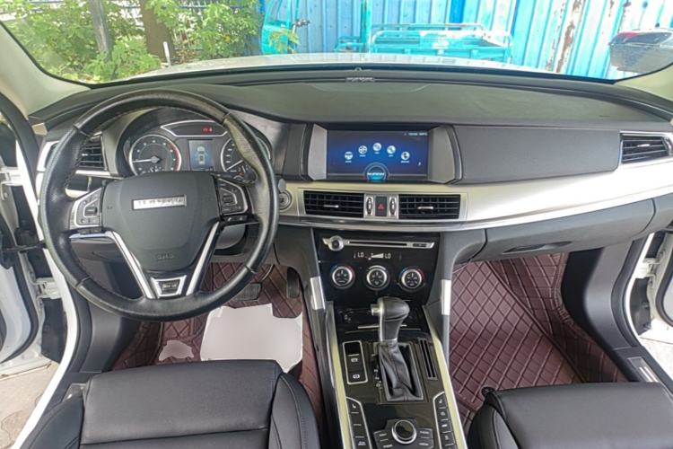 Used Haval H7 2016 Blue-Label H7 2.0T Automatic Luxury Model Center Console