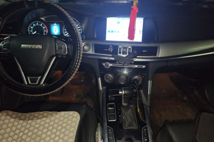 Used Haval H7 2016 Blue-Label H7 2.0T Automatic Luxury Model Center Console