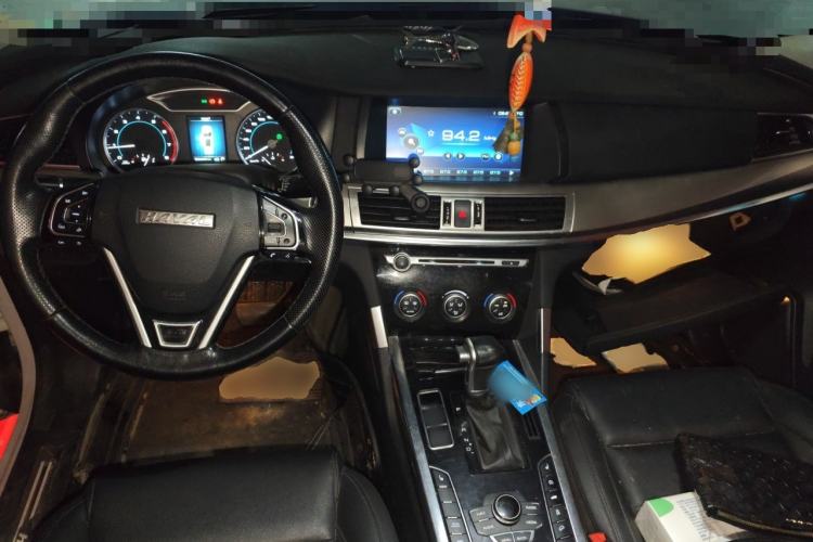 Used Haval H7 2016 Blue-Label H7 2.0T Automatic Luxury Model Center Console