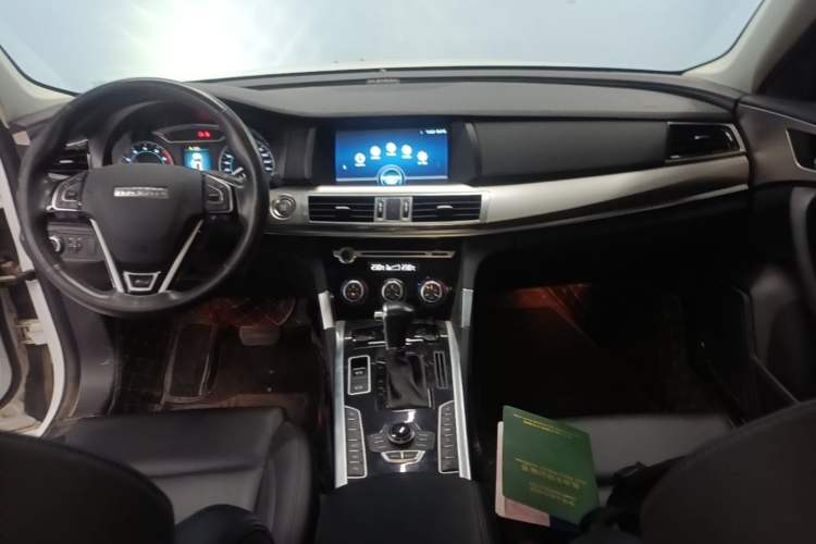 Used Haval H7 2016 Blue-Label H7 2.0T Automatic Luxury Model Center Console