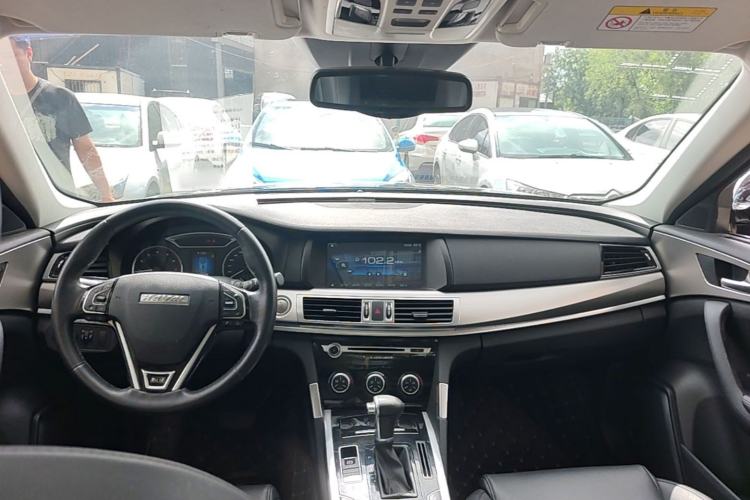 Used Haval H7 2016 Blue-Label H7 2.0T Automatic Elite Model Center Console