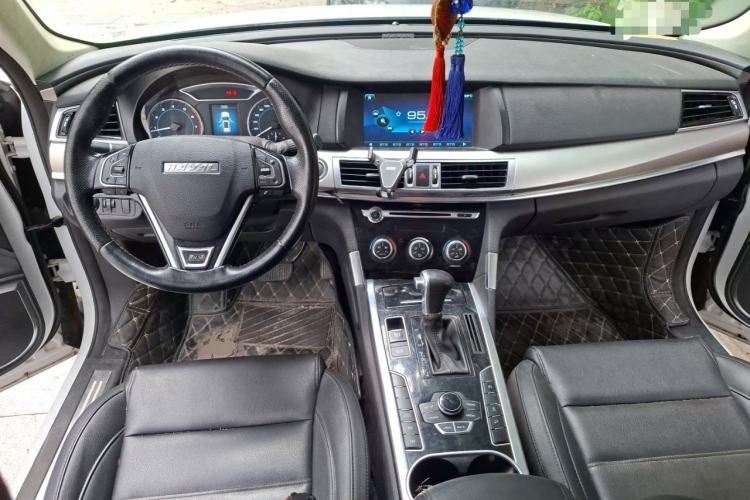 Used Haval H7 2016 Blue-Label H7 2.0T Automatic Elite Model Center Console