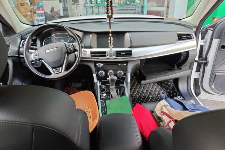 Used Haval H7 2016 Blue-Label H7 2.0T Automatic Luxury Model Center Console