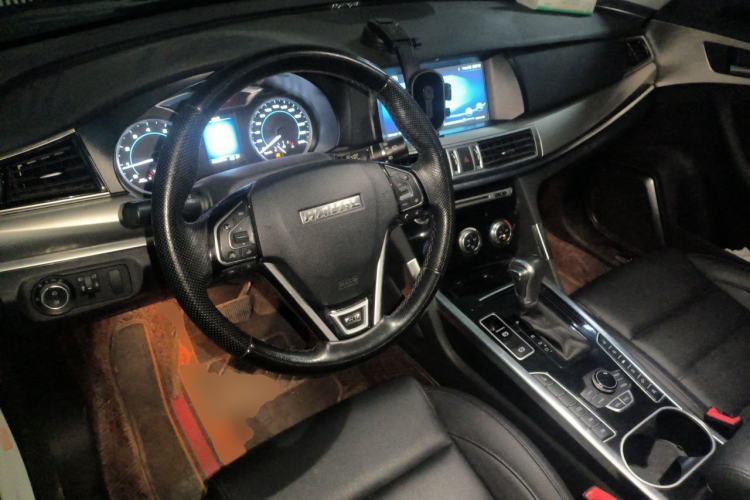 Used Haval H7 2016 Blue-Label H7 2.0T Automatic Luxury Model Center Console
