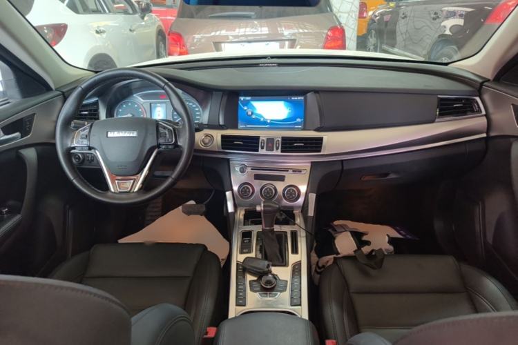 Used Haval H7 2016 Blue-Label H7 2.0T Automatic Elite Model Center Console