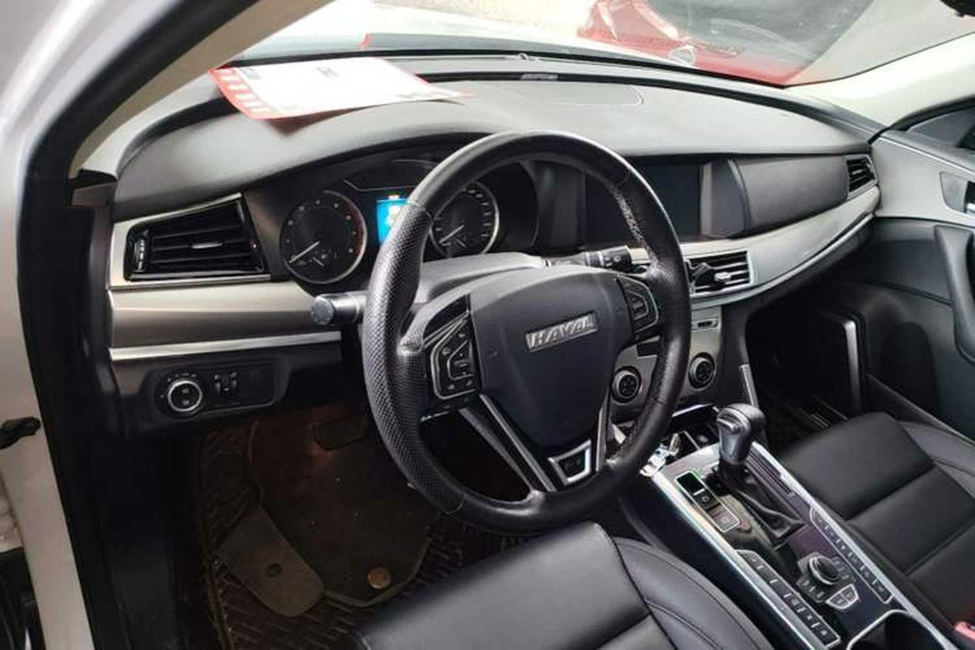 Used Haval H7 2016 Blue-Label H7 2.0T Automatic Luxury Model Center Console