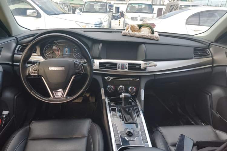Used Haval H7 2016 Blue-Label H7 2.0T Automatic Luxury Model Center Console