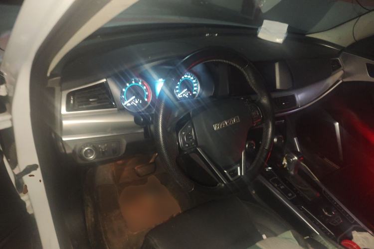 Used Haval H7 2016 Blue-Label H7 2.0T Automatic Luxury Model Center Console
