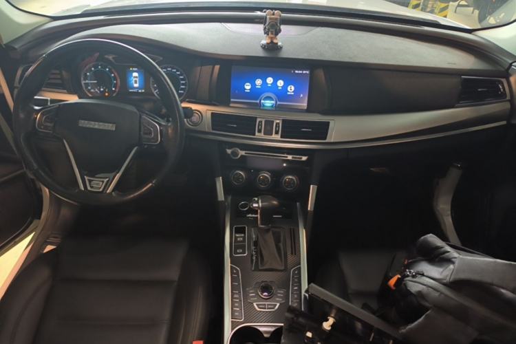Used Haval H7 2016 Blue-Label H7 2.0T Automatic Luxury Model Center Console