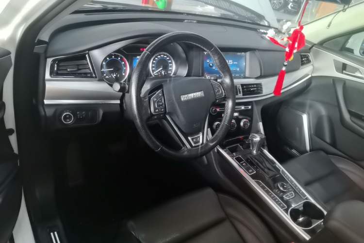 Used Haval H7 2016 Blue-Label H7 2.0T Automatic Elite Model Center Console