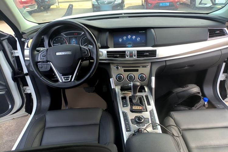 Used Haval H7 2016 Blue-Label H7 2.0T Automatic Luxury Model Center Console