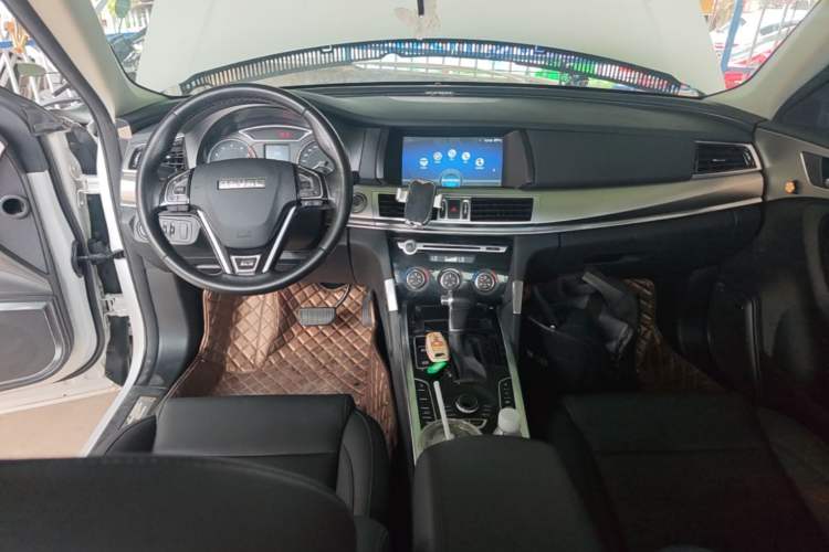 Used Haval H7 2016 Blue-Label H7 2.0T Automatic Luxury Model Center Console