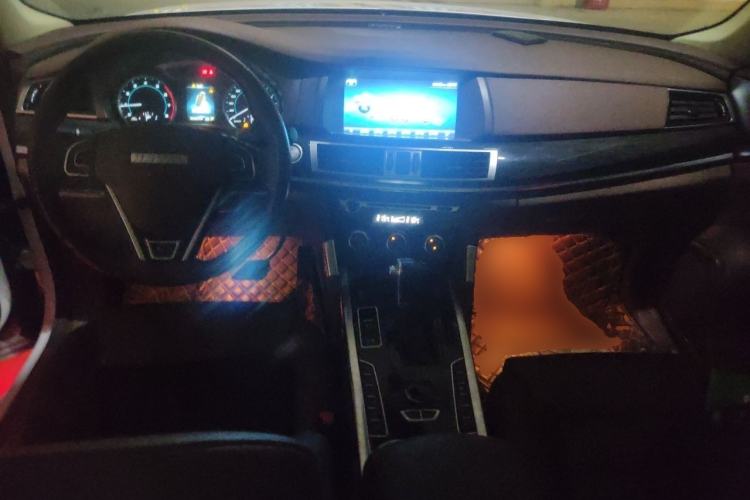 Used Haval H7 2016 Blue-Label H7 2.0T Automatic Luxury Model Center Console