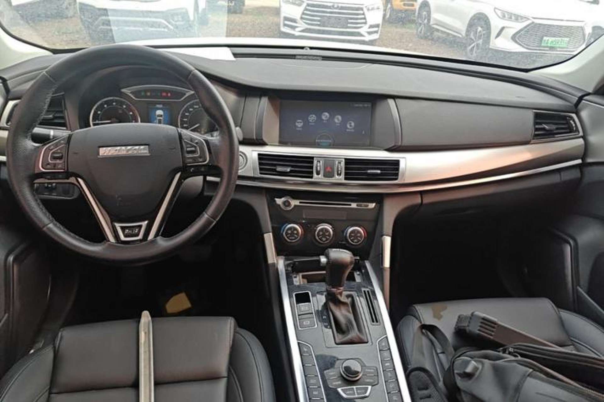 Used Haval H7 2016 Blue-Label H7 2.0T Automatic Luxury Model Center Console