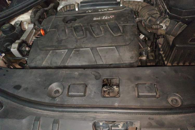 Used Haval H7 2016 Blue-Label H7 2.0T Automatic Luxury Model Engine Bay