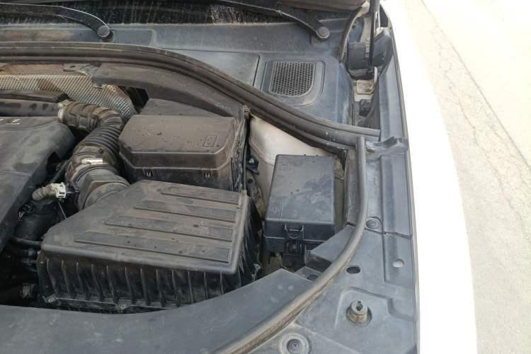 Used Haval H7 2016 Blue-Label H7 2.0T Automatic Elite Model Engine Bay Left