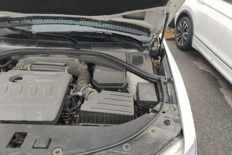 Used Haval H7 2016 Blue-Label H7 2.0T Automatic Luxury Model Engine Bay Left