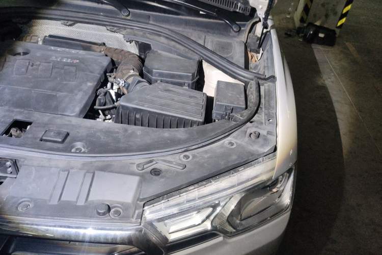 Used Haval H7 2016 Blue-Label H7 2.0T Automatic Elite Model Engine Bay Left