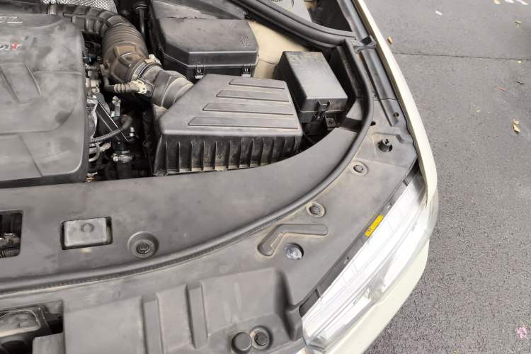 Used Haval H7 2016 Blue-Label H7 2.0T Automatic Luxury Model Engine Bay Left