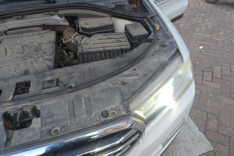 Used Haval H7 2016 Blue-Label H7 2.0T Automatic Elite Model Engine Bay Left