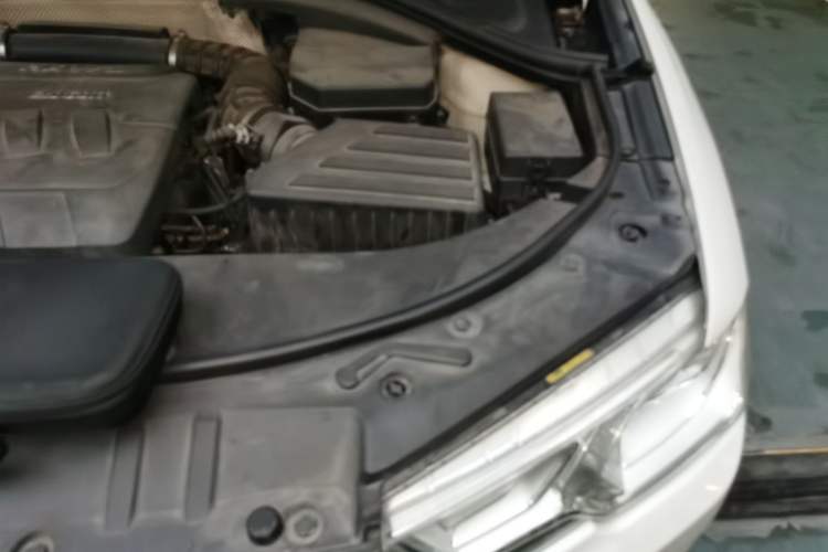 Used Haval H7 2016 Blue-Label H7 2.0T Automatic Elite Model Engine Bay Left