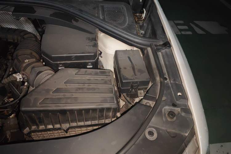 Used Haval H7 2016 Blue-Label H7 2.0T Automatic Luxury Model Engine Bay Left