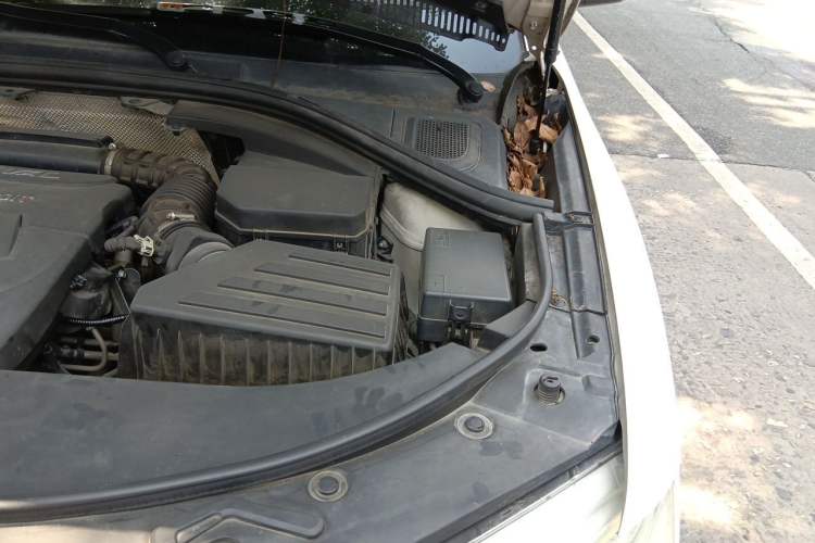 Used Haval H7 2016 Blue-Label H7 2.0T Automatic Luxury Model Engine Bay Left