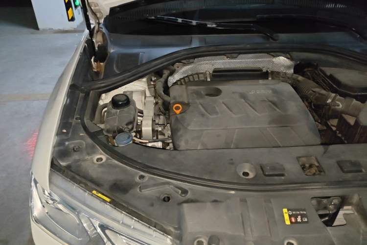 Used Haval H7 2016 Blue-Label H7 2.0T Automatic Luxury Model Engine Bay Right